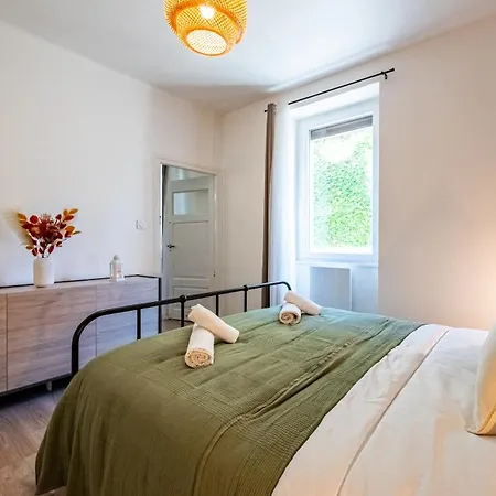 Apartamento Le Berbisey - Centre Historique - 1 Lit Double 160cm & 1 Canape Lit *