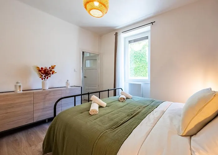 Lejlighed Le Berbisey - Centre Historique - 1 Lit Double 160cm & 1 Canape Lit *